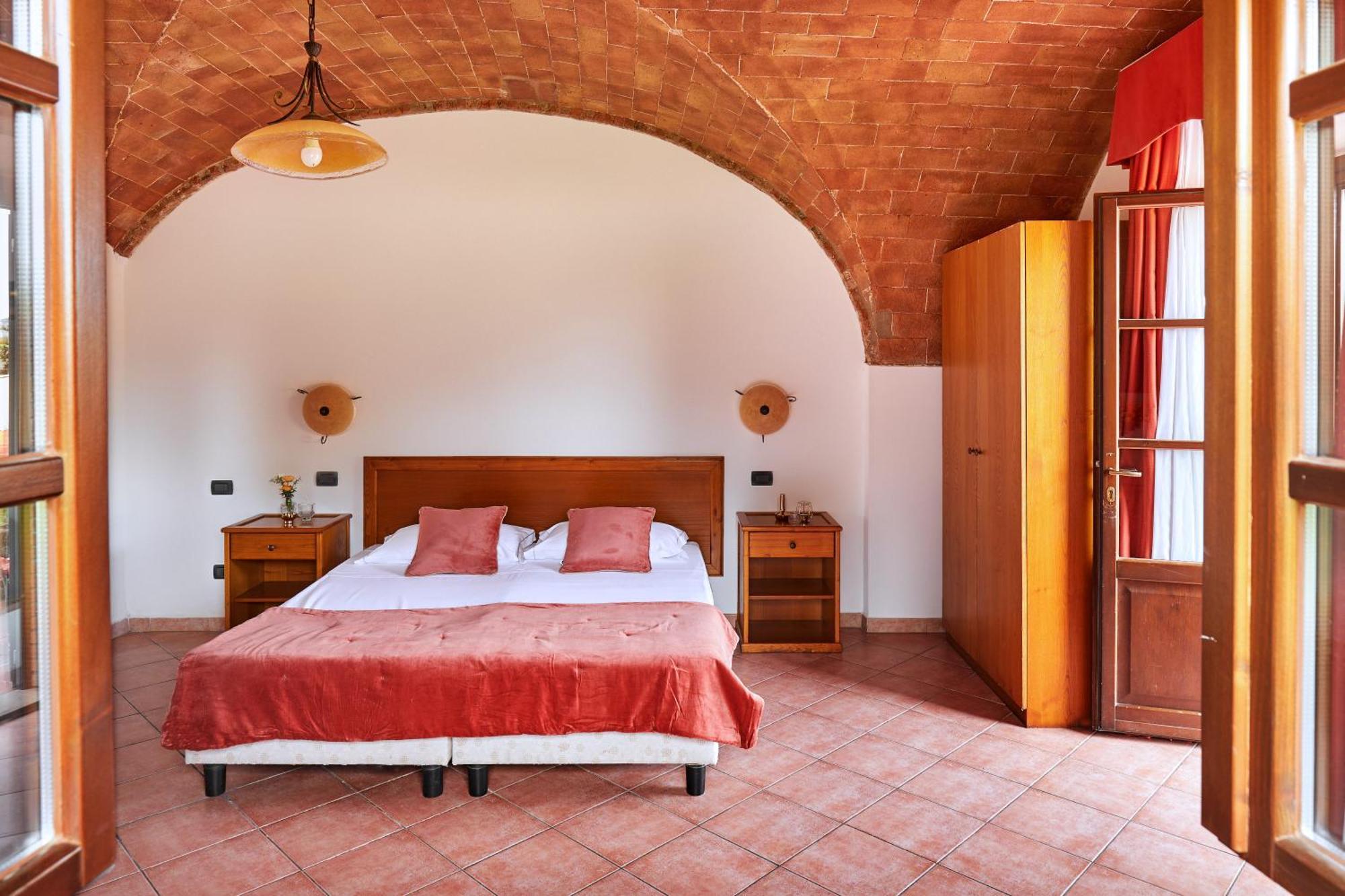 Relais Belvedere มอนเตคาตีนี วัล ดิ เชชินา ห้อง รูปภาพ